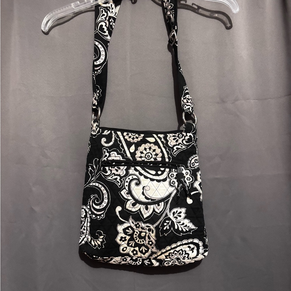✨3/$25 bundle- Vera Bradley black and white hipster Crossbody purse✨ - Picture 1 of 4